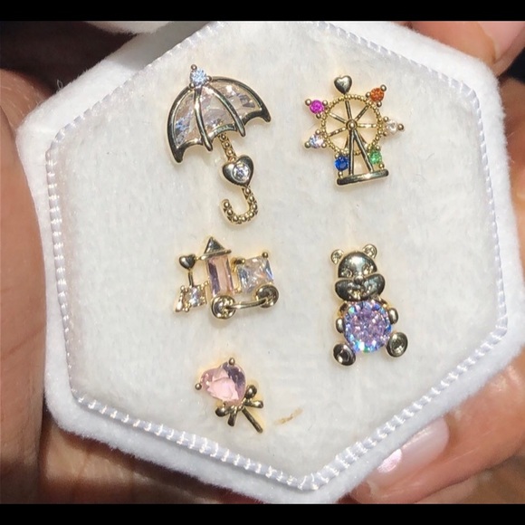 Gorgeous 5 pieces gold plated Swarovski elements earrings - Picture 1 of 10